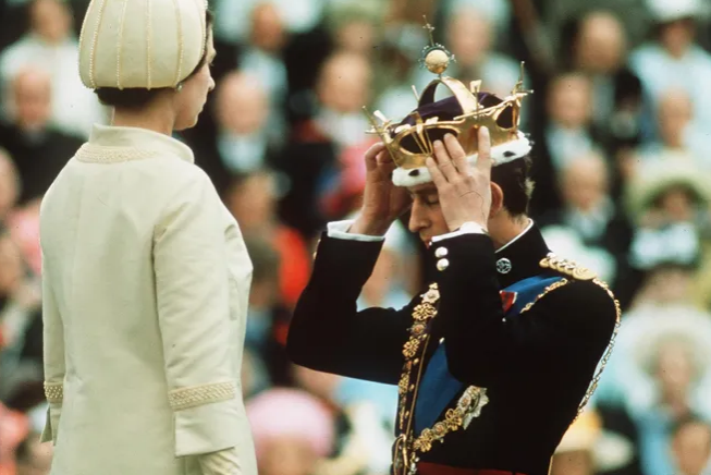 В короната на принц Чарлз е скрит странен предмет (Истината ще ви изненада)
