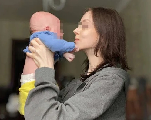 Ужас! Омикрон причини инсулт на 2-месечно бебе. Животът му виси на косъм
