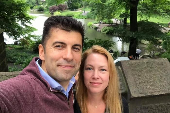 Жената на Кирил Петков не искала да ражда в България