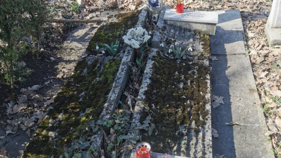 Не е за вярване в какво състояние е гробът на Невена Коканова