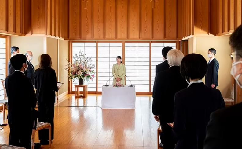Принцеса без трон и корона: Защо единствената дъщеря на император Нарухито никога няма да оглави Япония? - Снимка 2
