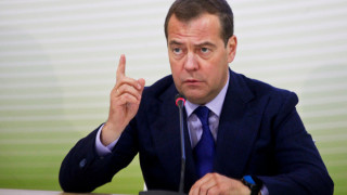Медведев взриви: С глупавите си санкции само обединявате още повече руснаците! (виж още)