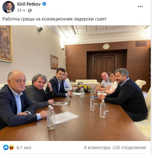Жестът на Тошко Йорданов в Министерски съвет, предизвика възмущение сн. Фейсбук