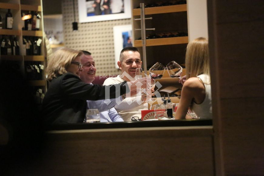 Асен Василев гуляе в скъпарски ресторант, докато… (ГАЛЕРИЯ СНИМКИ) - Снимка 4