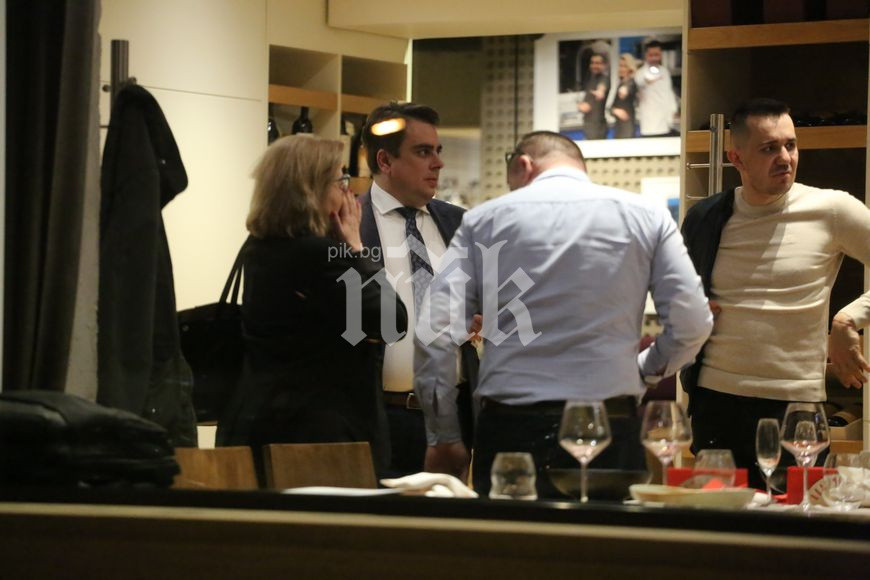 Асен Василев гуляе в скъпарски ресторант, докато… (ГАЛЕРИЯ СНИМКИ) - Снимка 5