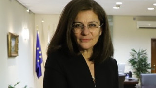 От последните минути: Външната министърка хвърля оставка заради натиска за ветото за Македония