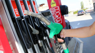 Германците шокиращо: Българинът работи 40 мин., за да си купи литър бензин! (виж още)