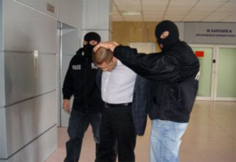 Разпъват съдия и бивш министър