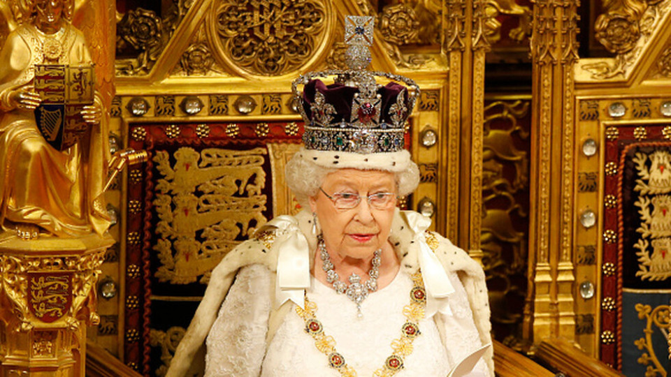 Началото на края: Кралица Елизабет с последен юбилей пред обществото (Слиза ли от трона?)