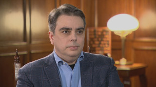 Асен Василев обяви: Ето откога ще зареждаме с 25 ст. по-евтино гориво! (виж тук)￼