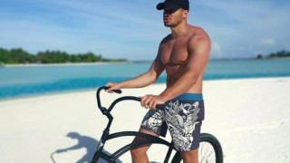 Отвлеченият Александър Алтънбашев е бил щастливо влюбен в гореща красавица (ЕКСКЛУЗИВНИ СНИМКИ на IT спеца с любимите му жени)