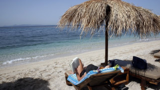 Известен курорт в Гърция жули с жестоки глоби за…