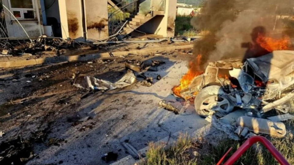 Ужасът по пътищата няма край: Колата изгоря, а шофьорът загина при тежка катастрофа