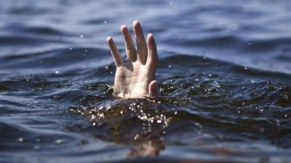 Трагедия! Млад мъж се удави пред очите на приятелите си