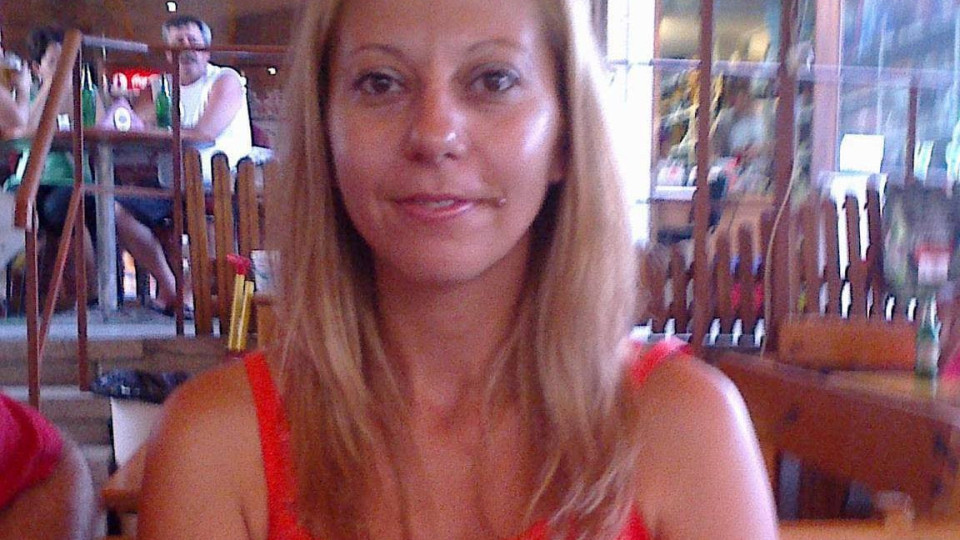 Трагедия почерни Бургас: Красива учителка скочи от четвъртия етаж! (учениците са в шок)