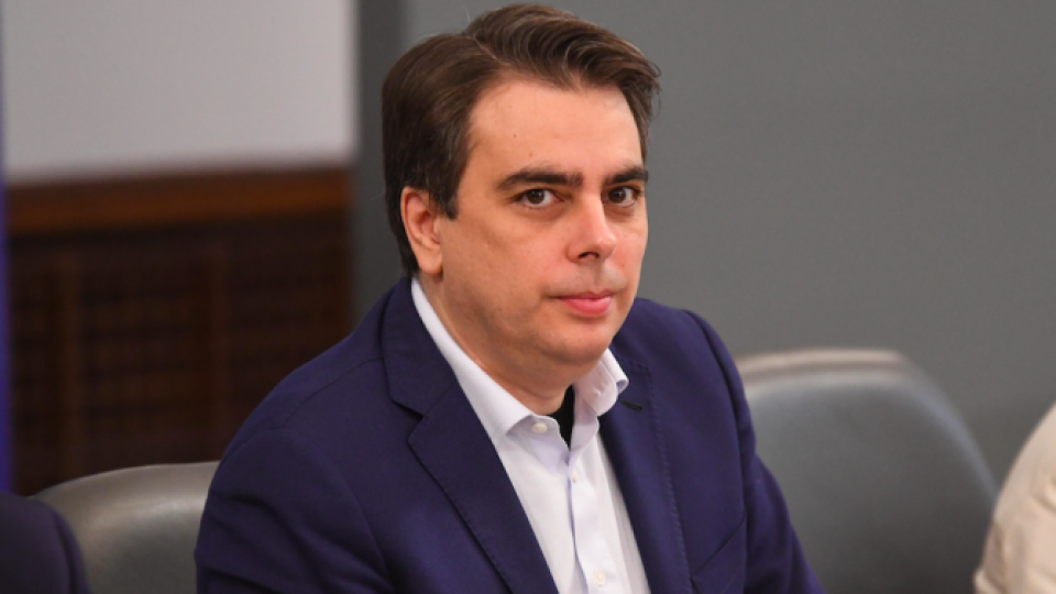 Асен Василев подари имение за 4 млн. на свой бизнес авер