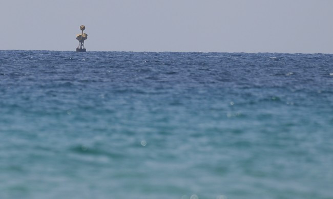 Страшен ужас на плажа в Несебър: Семейство се хвърли във вълните при червен флаг! (още подробности)
