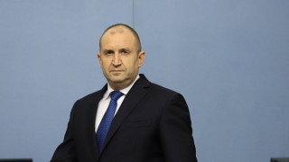 Президентът Румен Радев насрочи парламентарни избори за 2 октомври 2022 г. и назначи служебно правителство
