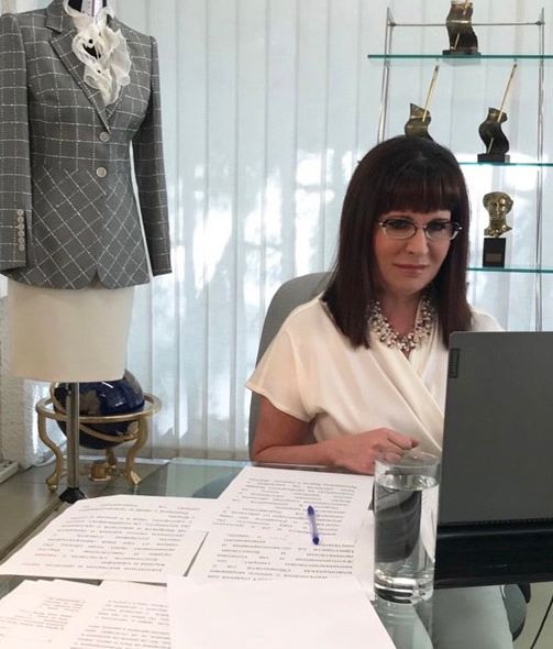Жени Живкова хлопва кепенците на единствения си бутик (Приключва ли с изявите си на моден дизайнер?)￼