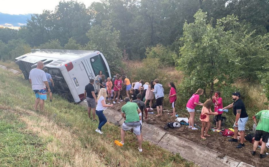 Тежка катастрофа със сръбски автобус с деца на АМ Тракия, има много ранени