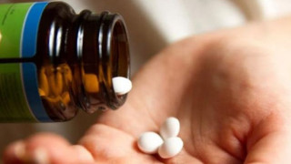 Учени: Пийте лекарствата легнали, на една страна на  дясно! (Позата при пием на хапчета има значение)