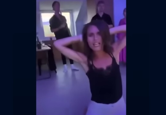 Дивият секси танц на финландската премиерка Сана Марин разтърси света (ВИДЕО)