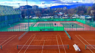 Тежка милионерска битка за тенис кортовете в Пловдив, а градската управа...