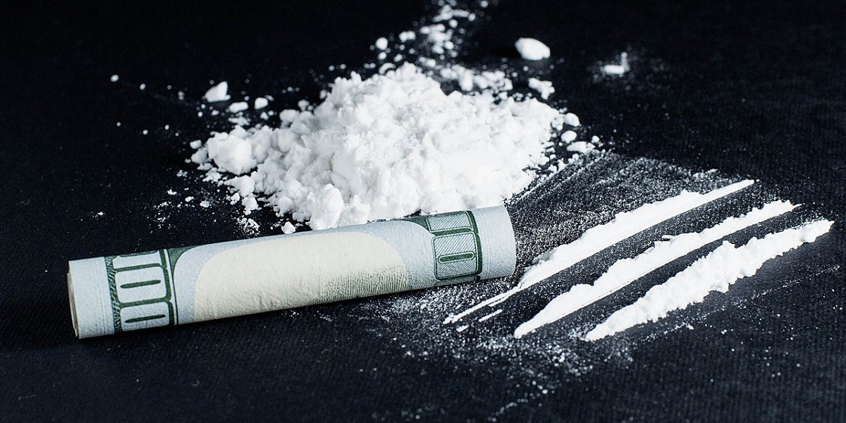 Полицаи спипаха 19-годишен със сериозно количество кокаин