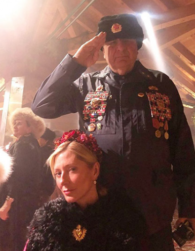 Сватбеното парти на Даша Жукова като маскарад (Вижте снимки от купона) - Снимка 4