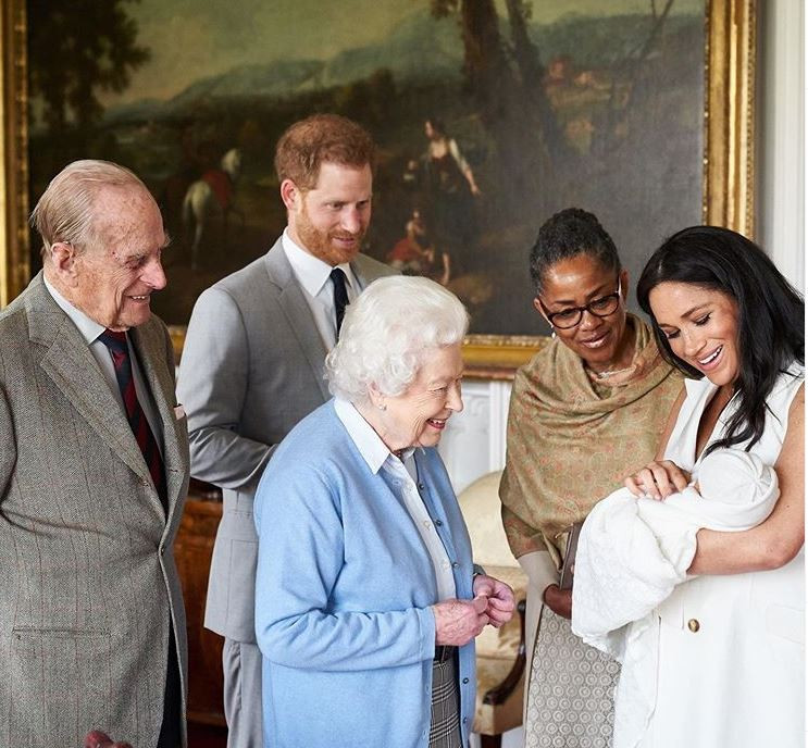 Гаф в Бъкингам с бебето на Меган и Хари, приписаха го на Кейт и Уилям сн. Инстаграм/The Royal Family