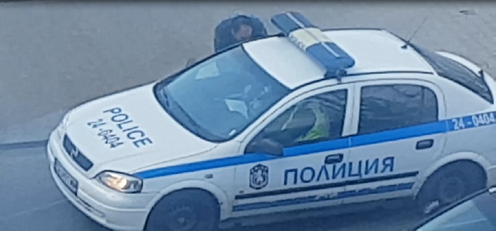 Видео с полицаи взимащи рушвет, изтече в мрежата сн. HotArena.net 