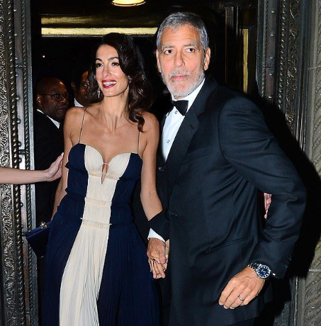 Истинска дама! Амал Клуни събра погледите в Ню Йорк (Вижте я по-ослепителна от всякога) - Снимка 2