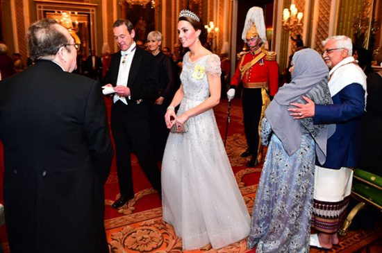 Кейт Мидълтън блести на прием в Бъкингамския дворец (Вижте я с тиарата на Даяна)