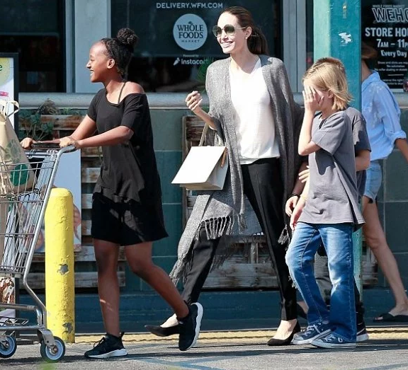 Свърши се! Анджелина Джоли клекна на Брад Пит за децата (Вижте какво се споразумяха)