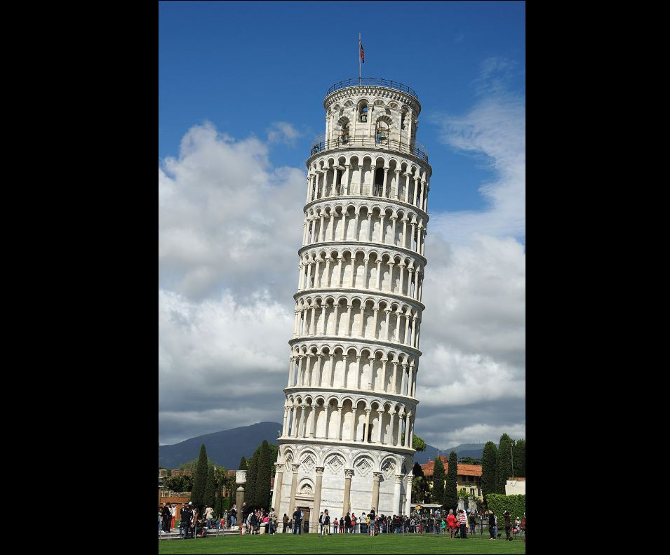 Наклонената кула в Пиза се "изправи" сн. Уикипедия