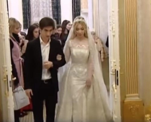 Руски магнат омъжи племенницата си на луксозна чеченска сватба (Вижте странните им обичаи) - Снимка 3