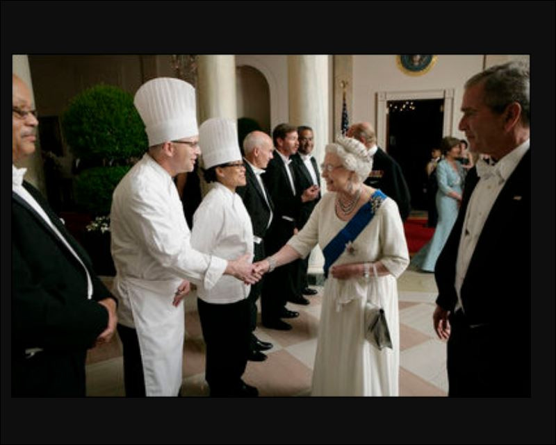 Кралица Елизабет си търси мияч на чинии с конкурс сн. wiki
