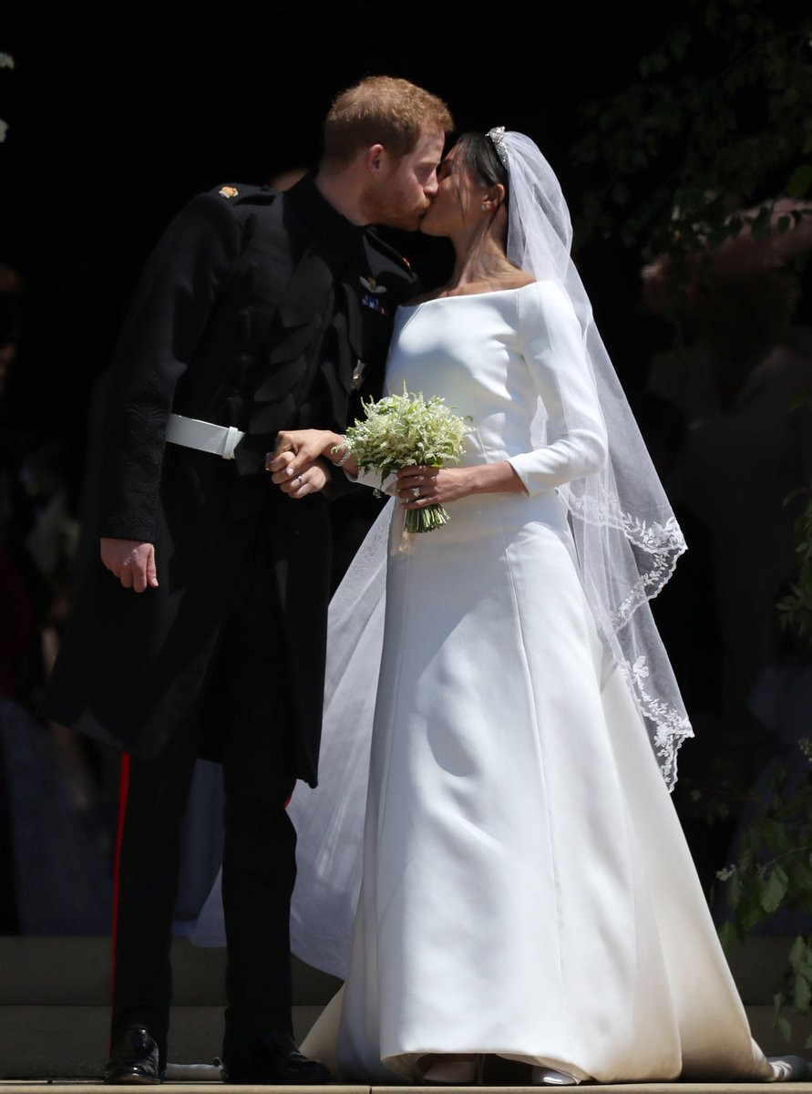 Сватбена рокля от "Живанши" - 440 000 долара сн. Туитър 