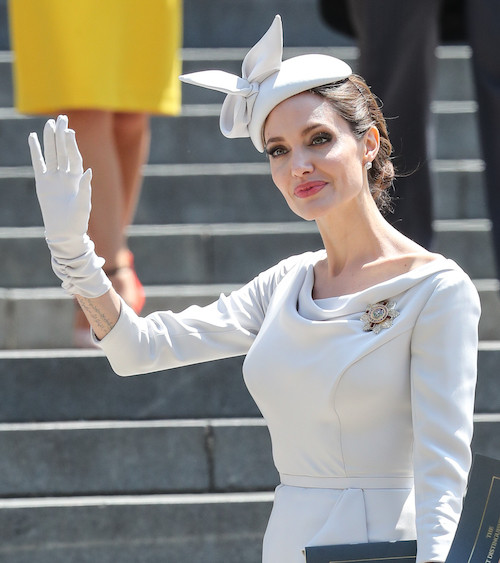 Анджелина Джоли сложи в джоб британските принцеси (Вижте как покори Лондон)