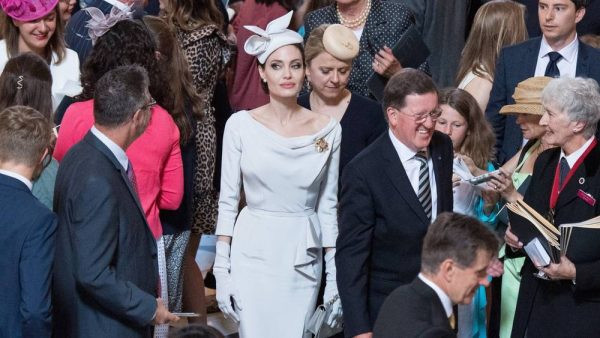 Анджелина Джоли сложи в джоб британските принцеси (Вижте как покори Лондон) - Снимка 3