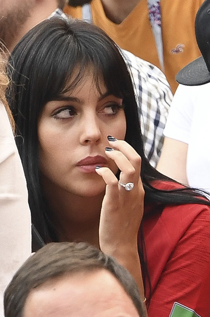 Джорджина Родригес призна, че чака второ дете (Вижте я с годежен пръстен от Роналдо) - Снимка 2