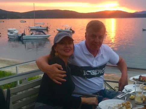 Илиана Раева и Наско Сираков на евтина почивка в Гърция (Вижте ги на къмпинг в Халкидики)