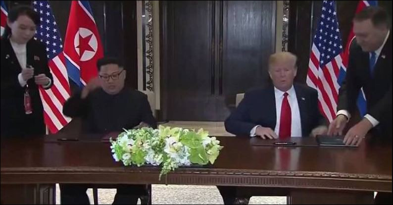 Гаф на срещата Тръмп - Ким - опитаха ли да отровят лидера с писалка? кадри You Tube