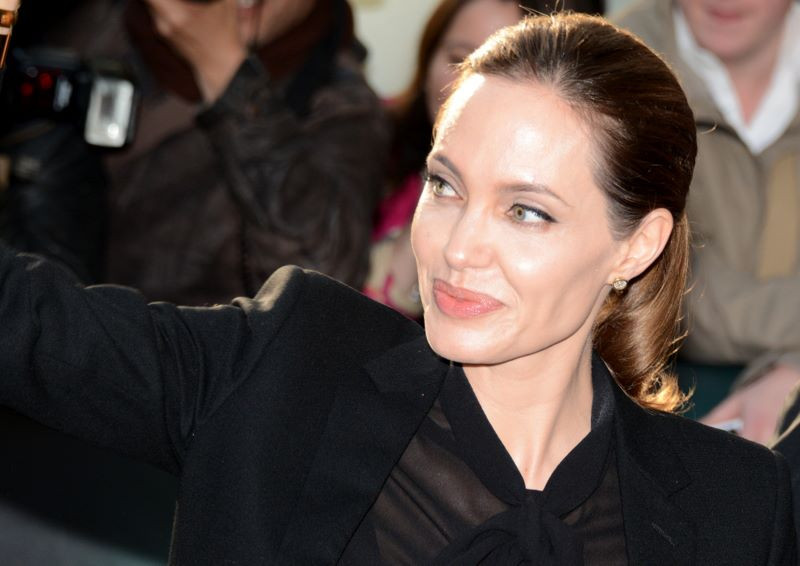 Анджелина Джоли таен член на илюминатите 
