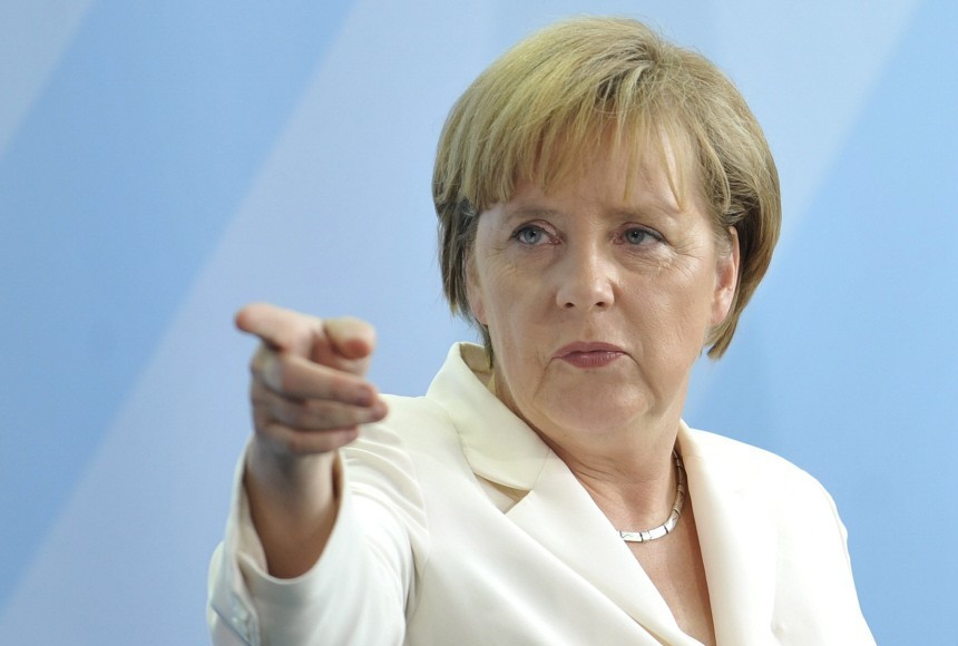 Ангела Меркел приема 10 000 бежанци