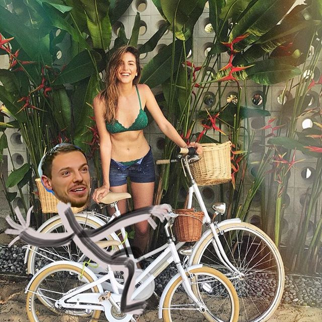 Александра и Дани "карат" колело