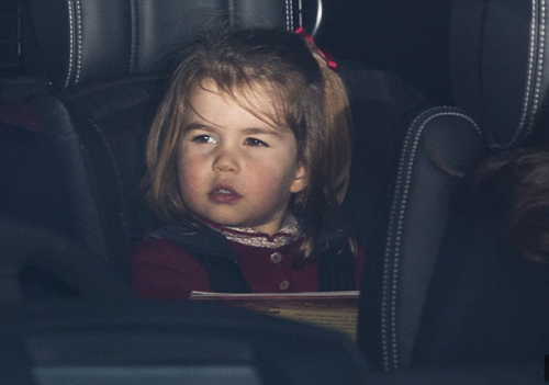 Пращат принцеса Шарлот на детска градина догодина (Вижте малката сладурана)