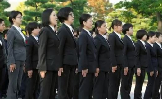 Мелания Тръмп охранявана от специален женски отряд в Токио - Снимка 2