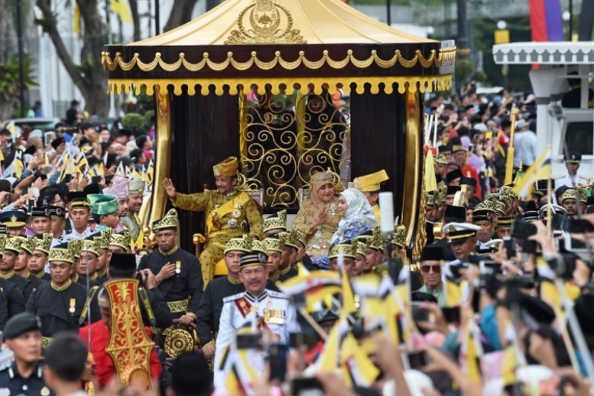 Султанът на Бруней с най-пищния юбилей в света 