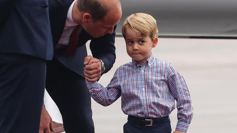 Принц Джордж тръгва на училище 